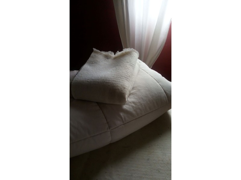 Ensemble Couette( 220x240 ) et Feutre de laine aiguilletée couleur Ecru non traitée (3m2) à utiliser en  sur-matelas