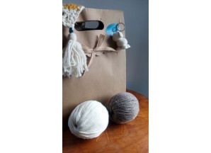 KIT TRICOT BONNET &  Son cadeau !! -  PELOTES AUX TEINTES NATURELLES