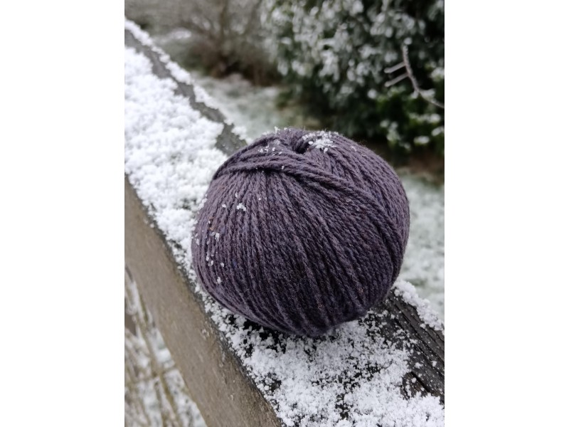 PELOTE ((50g) laine 100% Mérinos - Coloris PRUNE